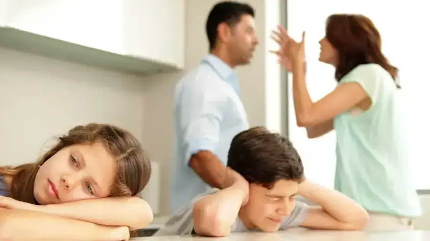 ניכור הורי - הורים רבים ליד הילדים ניכור הורי - הורים רבים ליד הילדים