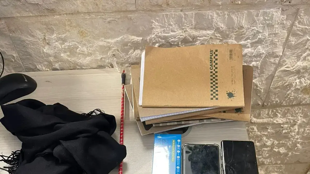 מחברות ושוט בהן השתמשו הורים להתעללות ותיעוד ההתעללות בילדיהם מחברות ושוט בהן השתמשו הורים להתעללות ותיעוד ההתעללות בילדיהם