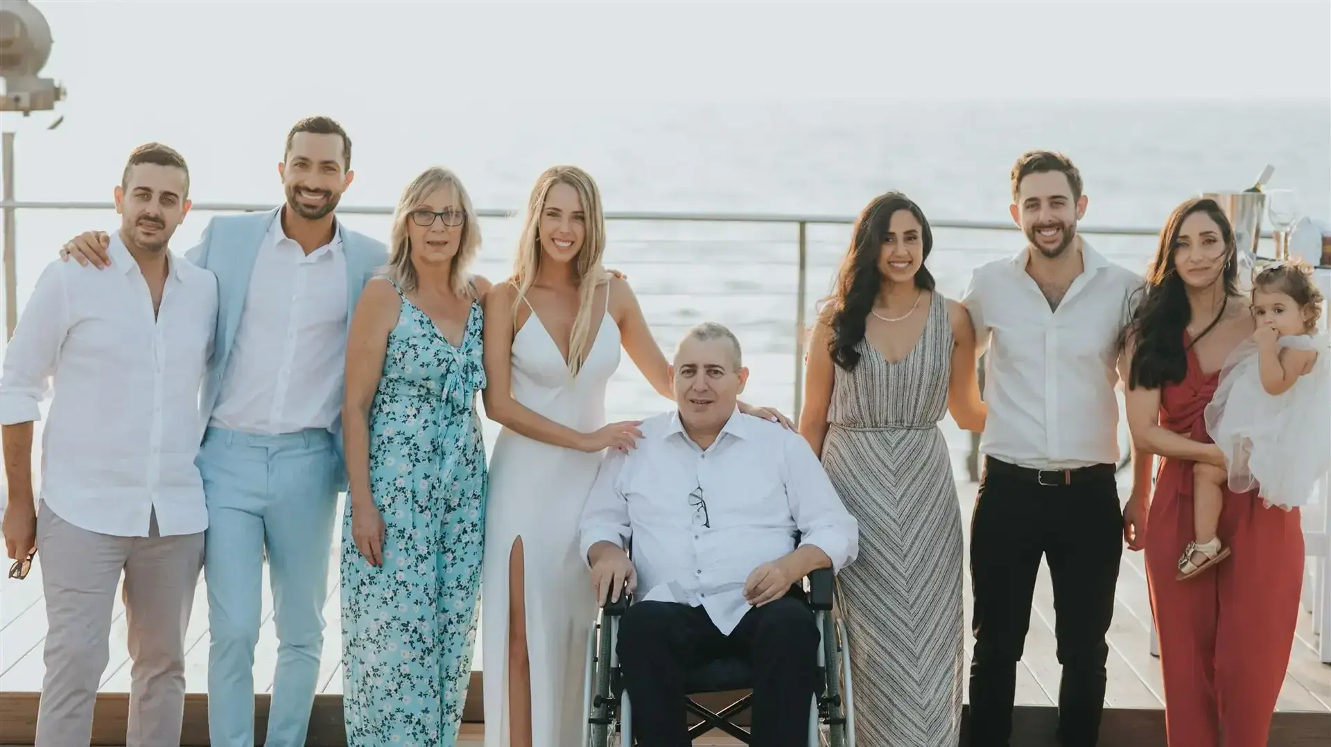 אשר כהן עם משפחתו אשר כהן עם משפחתו
