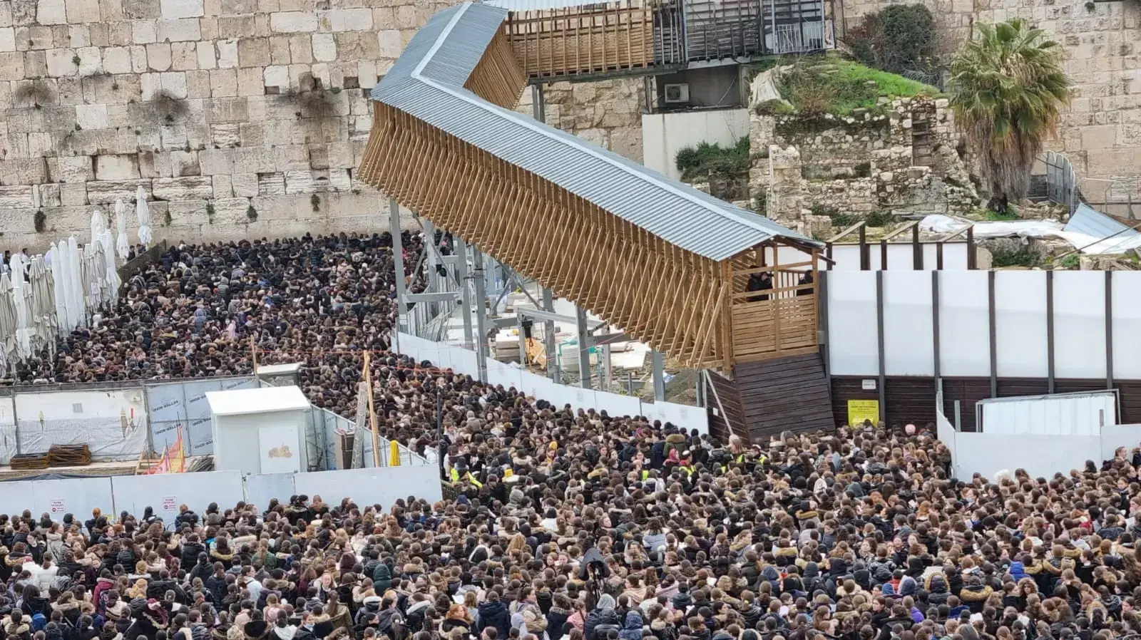 מתפללים ברחבת הכותל המערבי. 04 במרץ 2022 מתפללים ברחבת הכותל המערבי. 04 במרץ 2022