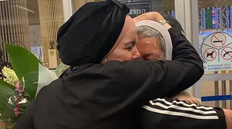 האזרחית הישראלית, לוטפיה זבאד שעקבותיה נעלמו בפריז נוחתת בישראל 9 במרץ 2022 האזרחית הישראלית, לוטפיה זבאד שעקבותיה נעלמו בפריז נוחתת בישראל 9 במרץ 2022