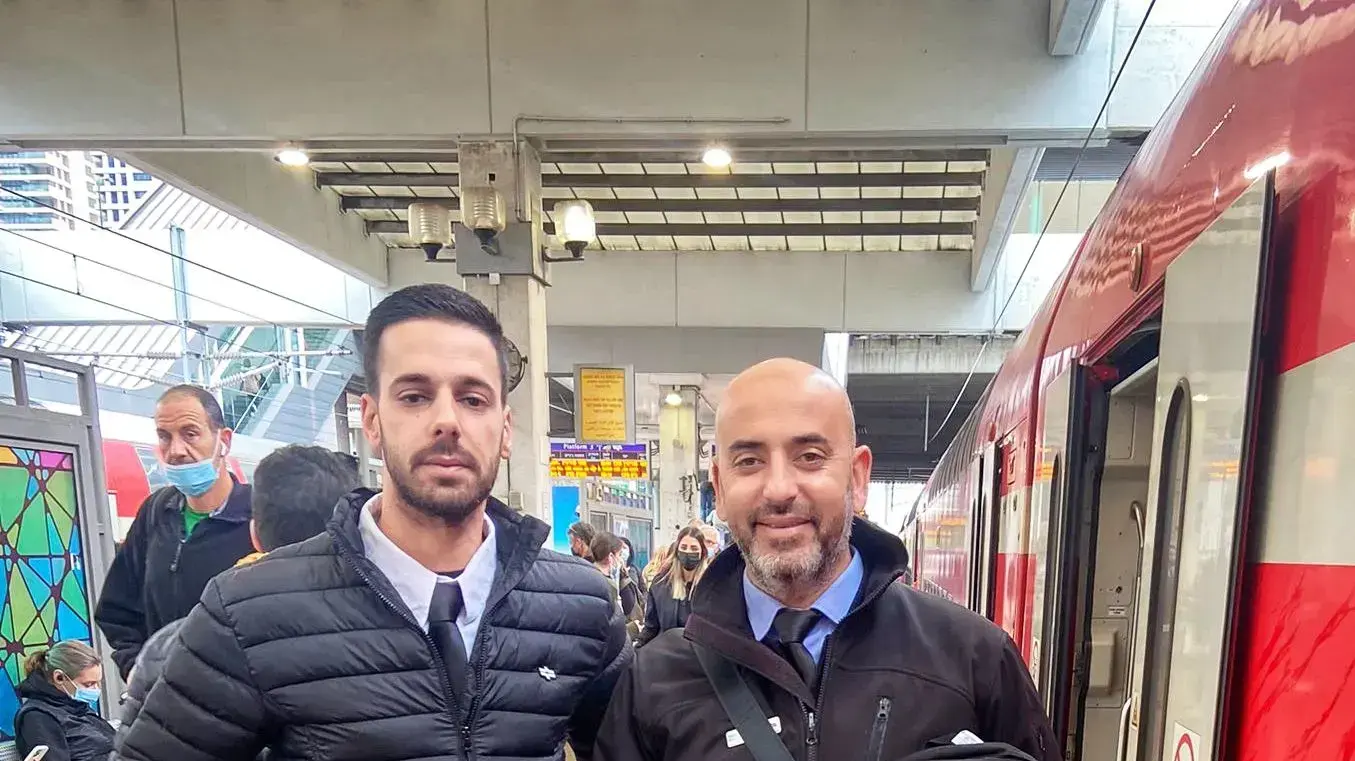 צוות הרכבת השיב תיק עם כ-15 אלף שקלים לנוסע ששכח אותו בתחנת הרכבת ת"א סבידור מרכז צוות הרכבת השיב תיק עם כ-15 אלף שקלים לנוסע ששכח אותו בתחנת הרכבת ת"א סבידור מרכז