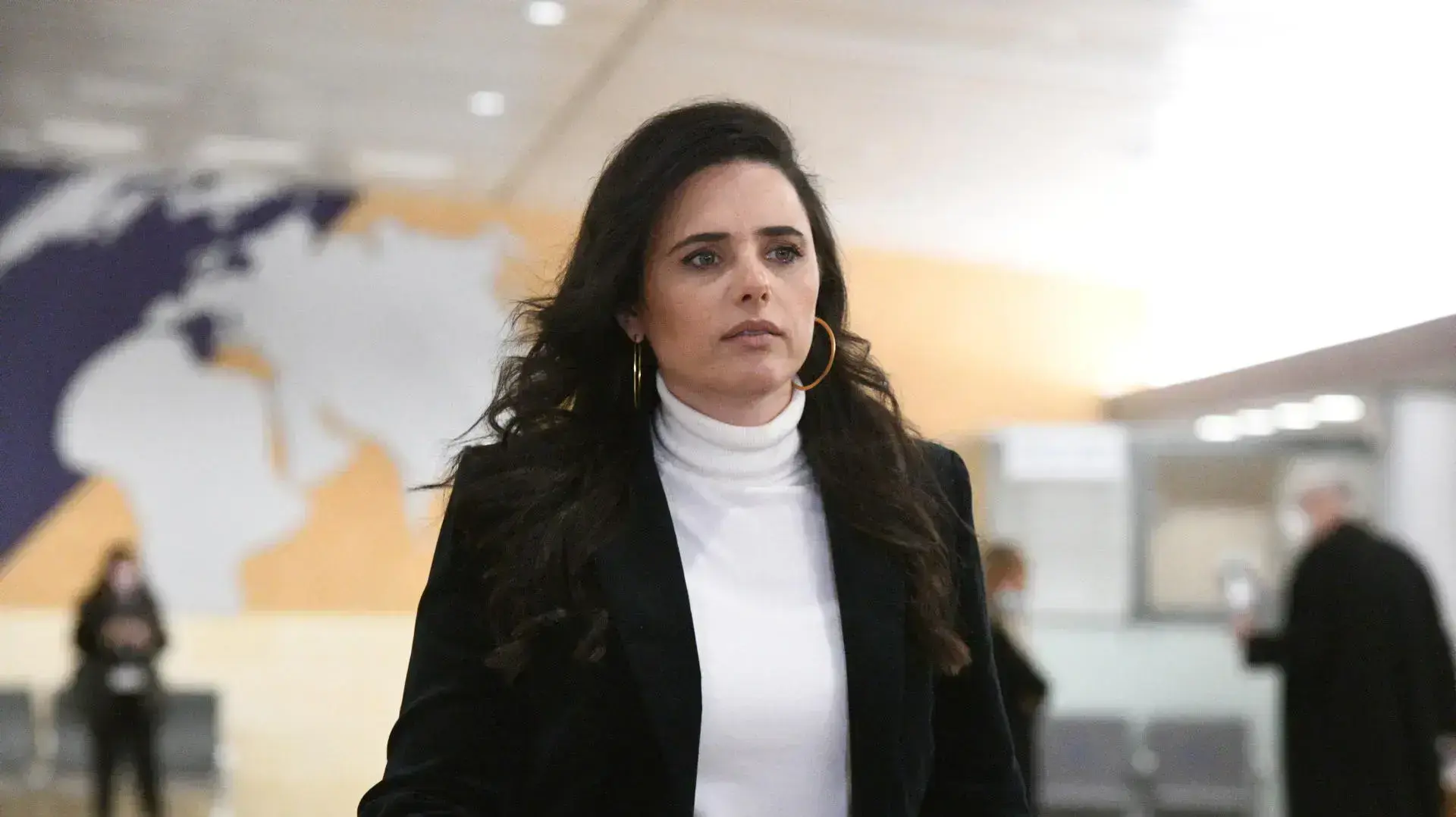 שקד משנה את מתווה הפליטים: קרובי משפחה לא יכללו במכסות 13.03.22