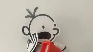 רוי זילברשטיין מחריש מחופש ליומנו של חנון 