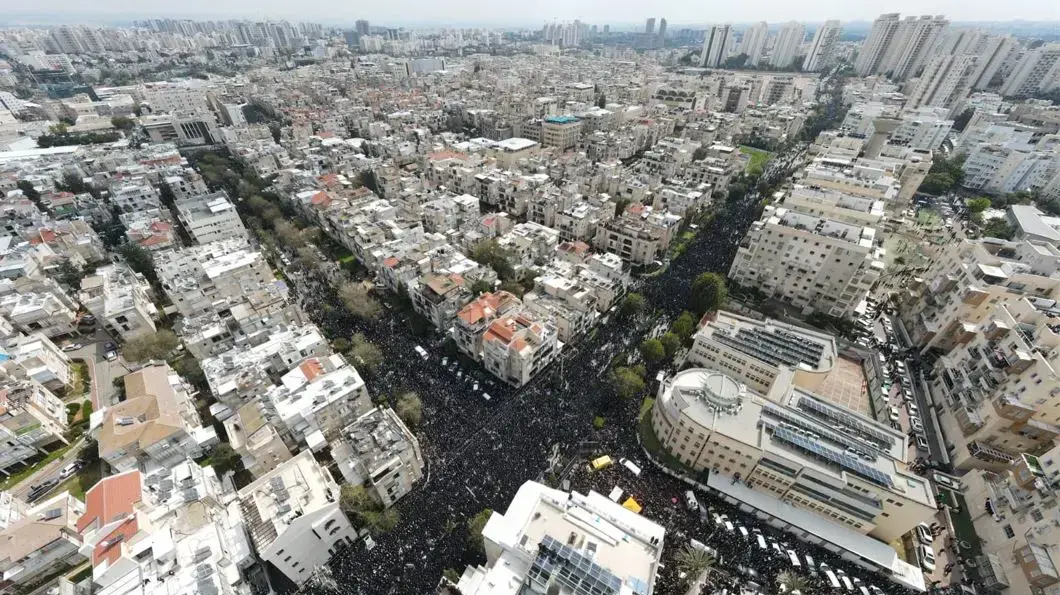 מסע הלוויה של הרב חיים קניבסקי, בני ברק, 20 במרץ 2022 מסע הלוויה של הרב חיים קניבסקי, בני ברק, 20 במרץ 2022