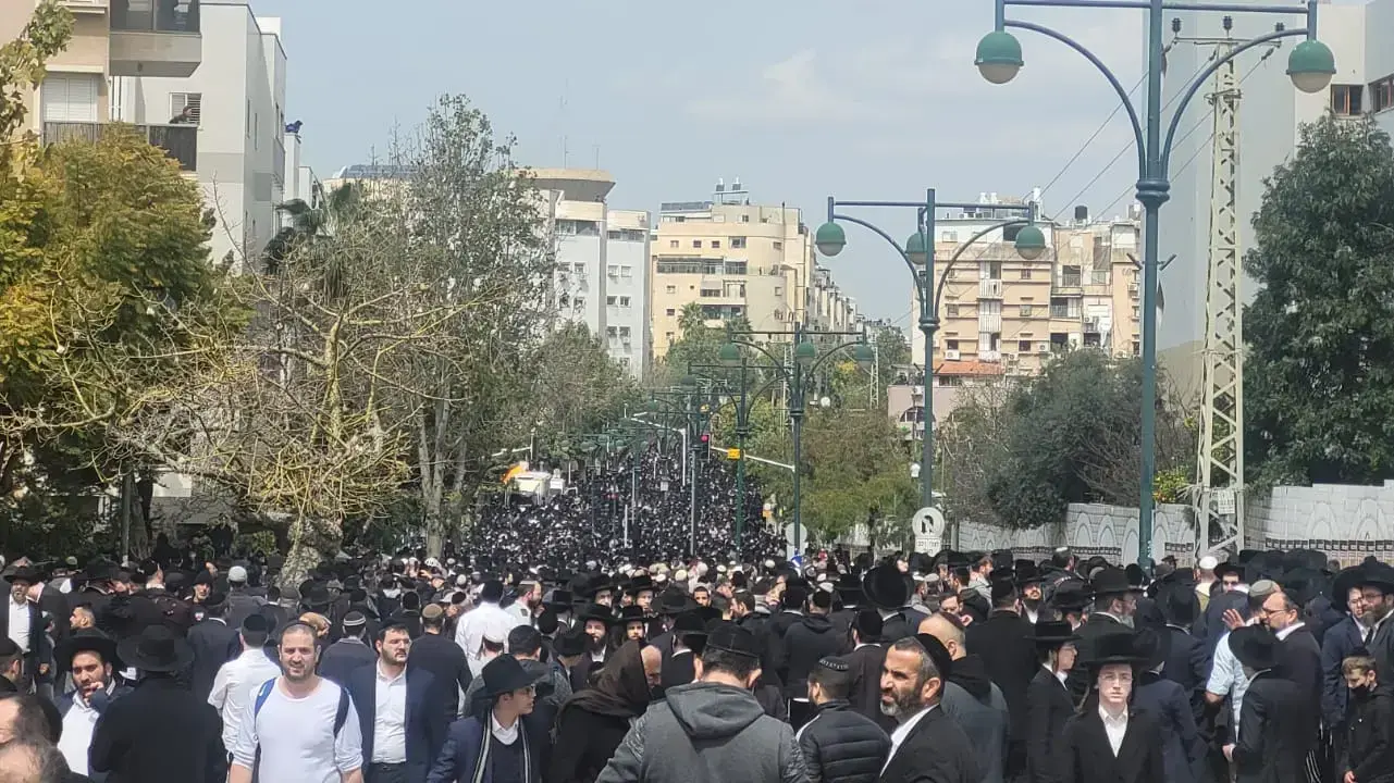 מסע הלוויה של הרב חיים קניבסקי, בני ברק, 20 במרץ 2022 מסע הלוויה של הרב חיים קניבסקי, בני ברק, 20 במרץ 2022