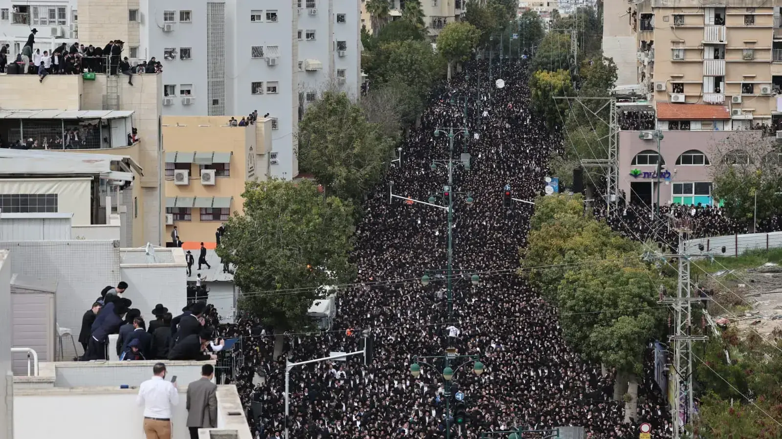 מסע הלוויייה של הרב חיים קניבסקי, בני ברק, 20 במרץ 2022 מסע הלוויייה של הרב חיים קניבסקי, בני ברק, 20 במרץ 2022
