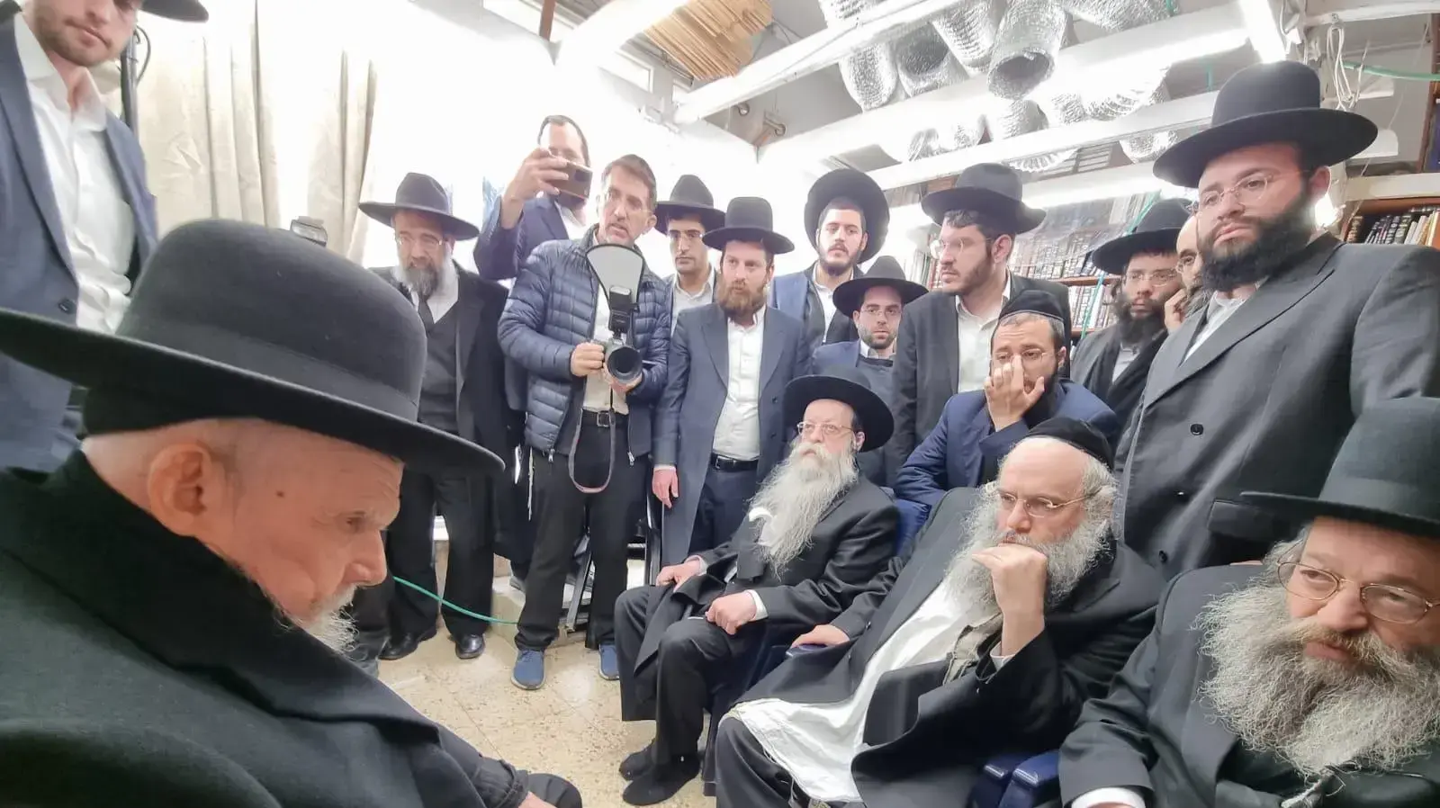 הרב גרשון אדלשטיין הגיע לניחום אבלים אצל משפחת הרב חיים קניבסקי, 21 במרץ 2022 הרב גרשון אדלשטיין הגיע לניחום אבלים אצל משפחת הרב חיים קניבסקי, 21 במרץ 2022