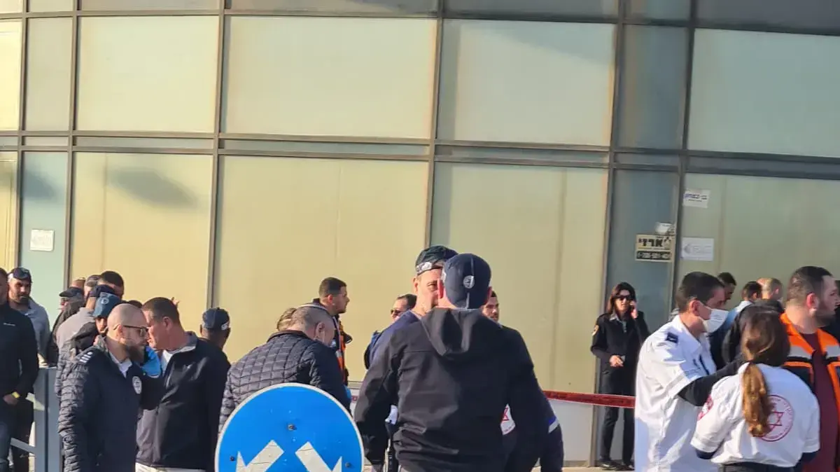 פיגוע דקירה בתחנת דלק במתחם קניות, באר שבע, 22 במרץ 2022 פיגוע דקירה בתחנת דלק במתחם קניות, באר שבע, 22 במרץ 2022