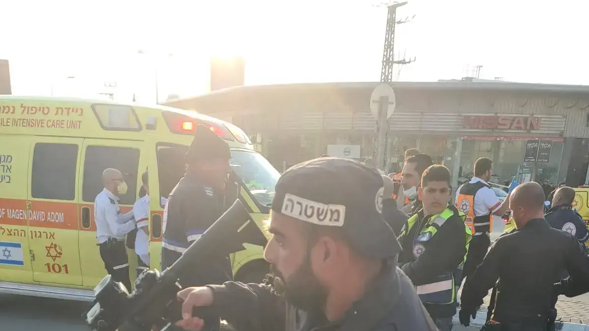 פיגוע דקירה בתחנת דלק במתחם קניות, באר שבע, 22 במרץ 2022 פיגוע דקירה בתחנת דלק במתחם קניות, באר שבע, 22 במרץ 2022