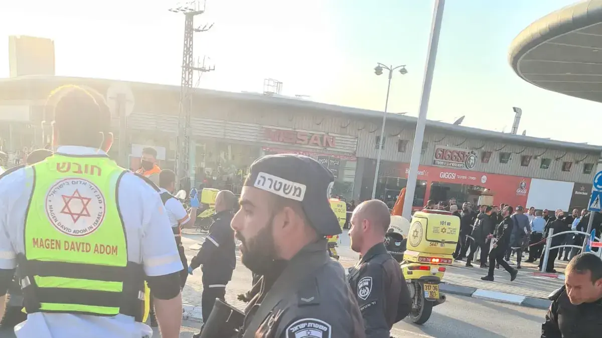 פיגוע דקירה בתחנת דלק במתחם קניות, באר שבע, 22 במרץ 2022 פיגוע דקירה בתחנת דלק במתחם קניות, באר שבע, 22 במרץ 2022
