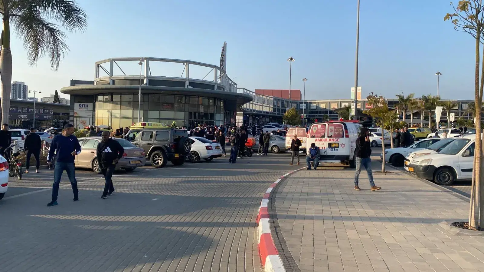פיגוע דקירה בתחנת דלק במתחם קניות, באר שבע, 22 במרץ 2022 פיגוע דקירה בתחנת דלק במתחם קניות, באר שבע, 22 במרץ 2022