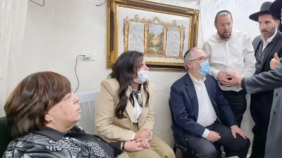 שרת הפנים, איילת שקד במהלך ביקורה בביתו של הרב קנייבסקי שרת הפנים, איילת שקד במהלך ביקורה בביתו של הרב קנייבסקי