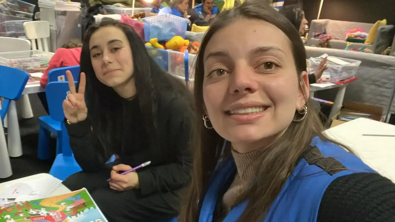 יאנה קוגן ונסטיה במחנה הפליטים באוקראינה יאנה קוגן ונסטיה במחנה הפליטים באוקראינה