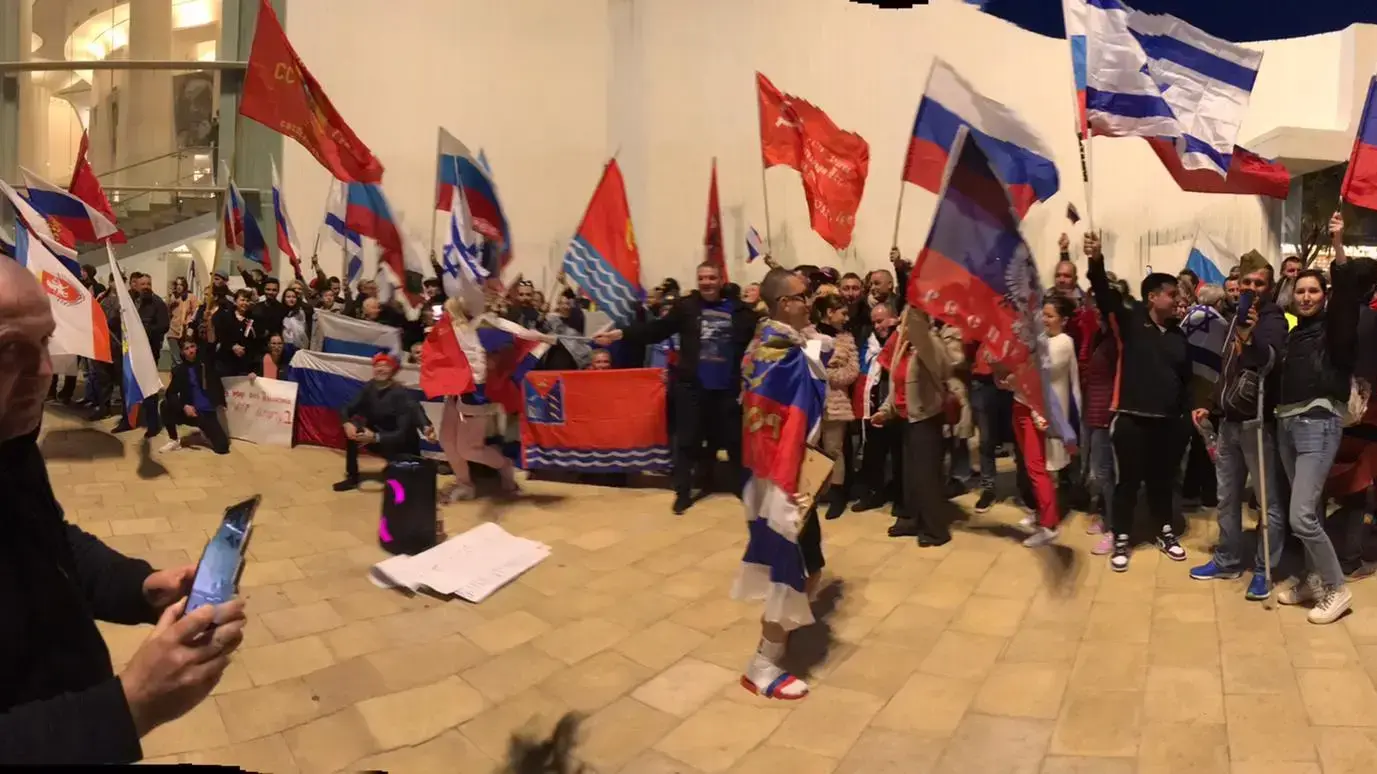 הפגנת תמיכה ברוסיה בכיכר הבימה בתל אביב, 26 במרץ 2022 הפגנת תמיכה ברוסיה בכיכר הבימה בתל אביב, 26 במרץ 2022