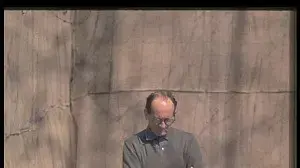 בחצר בית הכלא ברמלה בחצר בית הכלא ברמלה