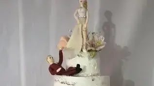 עוגת המריחואנה שהוגשה בחתונה עוגת המריחואנה שהוגשה בחתונה