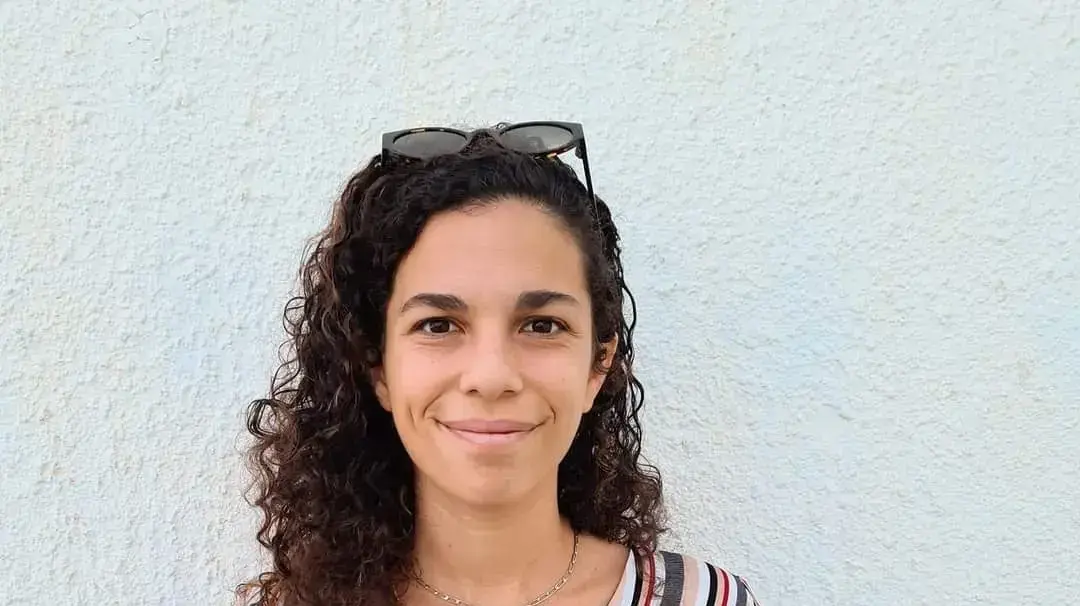 איילה מלו, סטודנטית לתואר שני בסוציולוגיה שנושא המחקר שלה הוא נשים בדואיות ופעילה חברתית בפורום לקידום הנגב, מרץ 2022 איילה מלו, סטודנטית לתואר שני בסוציולוגיה שנושא המחקר שלה הוא נשים בדואיות ופעילה חברתית בפורום לקידום הנגב, מרץ 2022