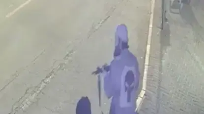המחבל בזירת הפיגוע בחדר