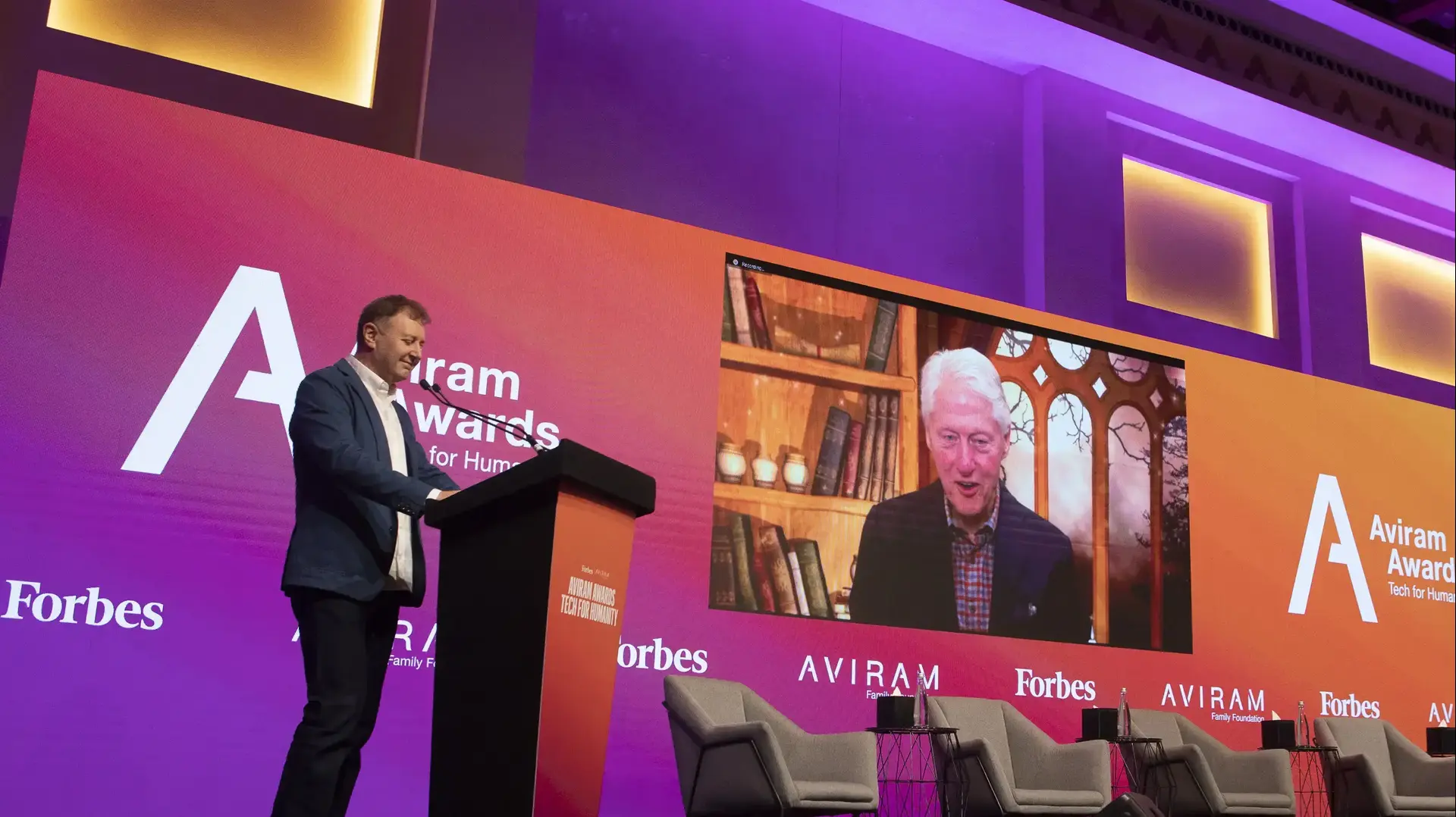 תחרות Aviram Awards - Tech For Humanity - זיו אבירם מראיין את ביל קלינטון תחרות Aviram Awards - Tech For Humanity - זיו אבירם מראיין את ביל קלינטון