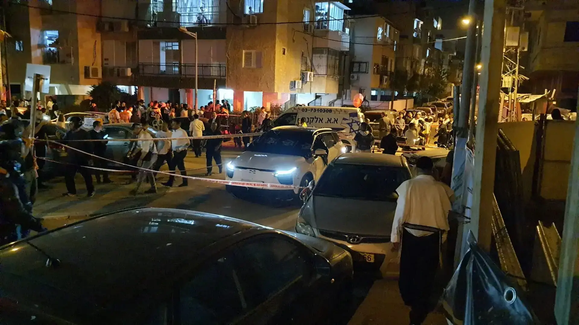 זירה רח' השניים פינת הרצל הקיוסק של עידן שלושה הרוגים בבני ברק זירה רח' השניים פינת הרצל הקיוסק של עידן שלושה הרוגים בבני ברק