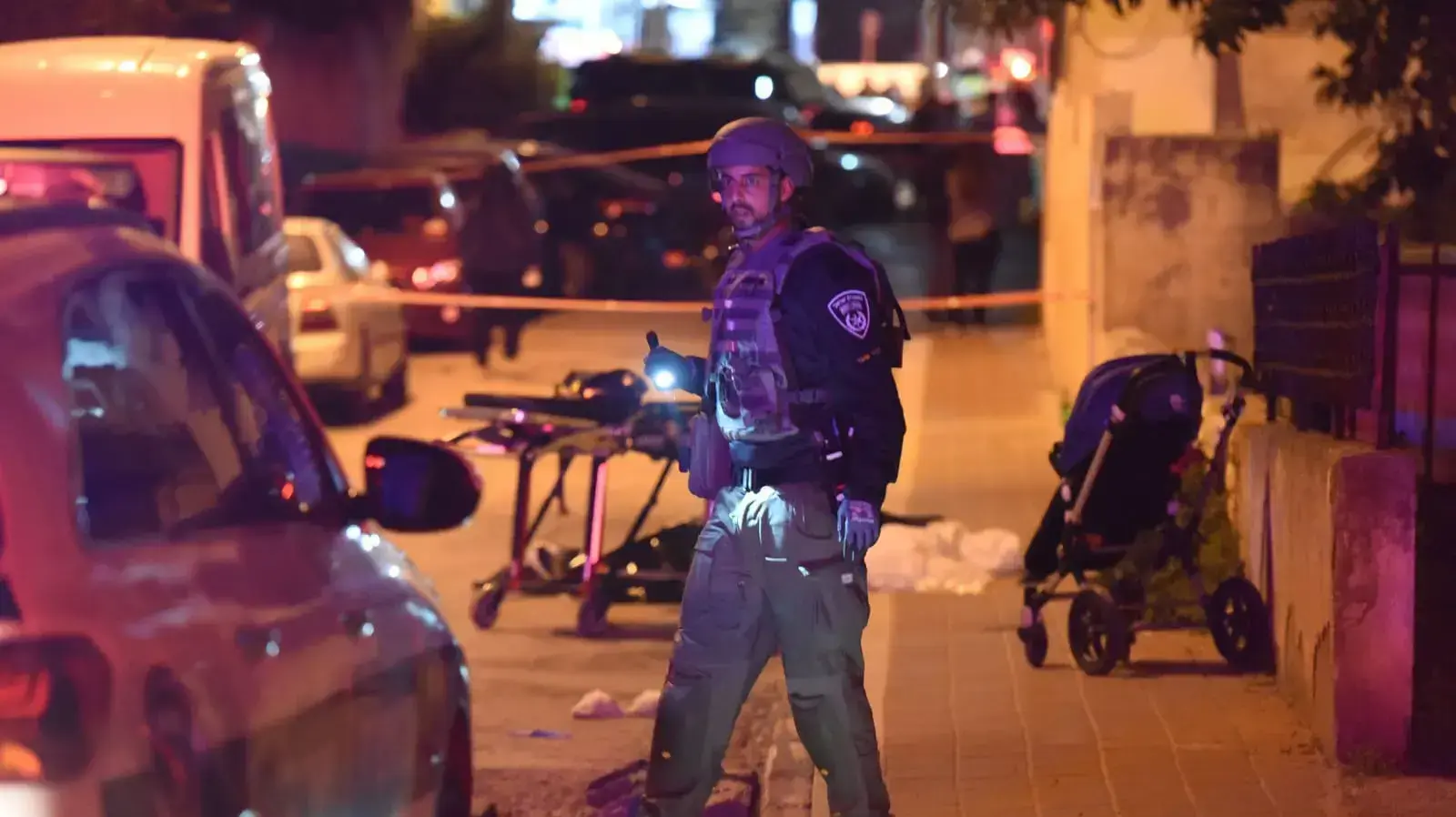 זירה רח' השניים פינת הרצל הקיוסק של עידן שלושה הרוגים בבני ברק זירה רח' השניים פינת הרצל הקיוסק של עידן שלושה הרוגים בבני ברק