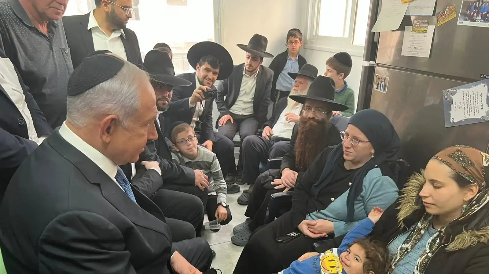 ראש האופוזיציה נתניהו בניחום אבלים בבית משפחת הנרצח אבישי יחזקאל בבני ברק ראש האופוזיציה נתניהו בניחום אבלים בבית משפחת הנרצח אבישי יחזקאל בבני ברק