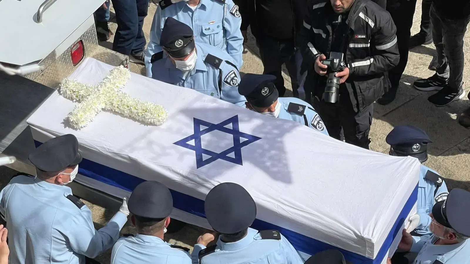 ארונו של השוטר אמיר חורי שנפל בפיגוע בבני ברק,כנסיית הבשורה נצרת, 31 במרץ 2022 ארונו של השוטר אמיר חורי שנפל בפיגוע בבני ברק,כנסיית הבשורה נצרת, 31 במרץ 2022