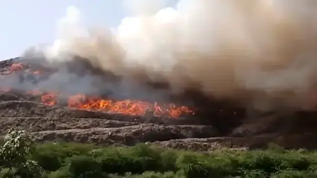 זיהום אוויר חריג בדלהי: מטמנת פסולת עלתה באש 
31.3.22