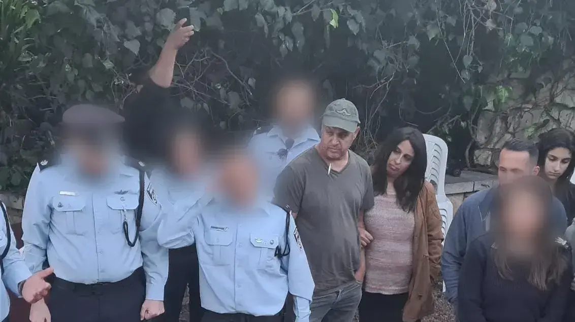 ע', השוטר שהיה עם אמיר חורי בפיגוע בבני ברק, נפרד מול קברו, 31 במרץ 2022 ע', השוטר שהיה עם אמיר חורי בפיגוע בבני ברק, נפרד מול קברו, 31 במרץ 2022