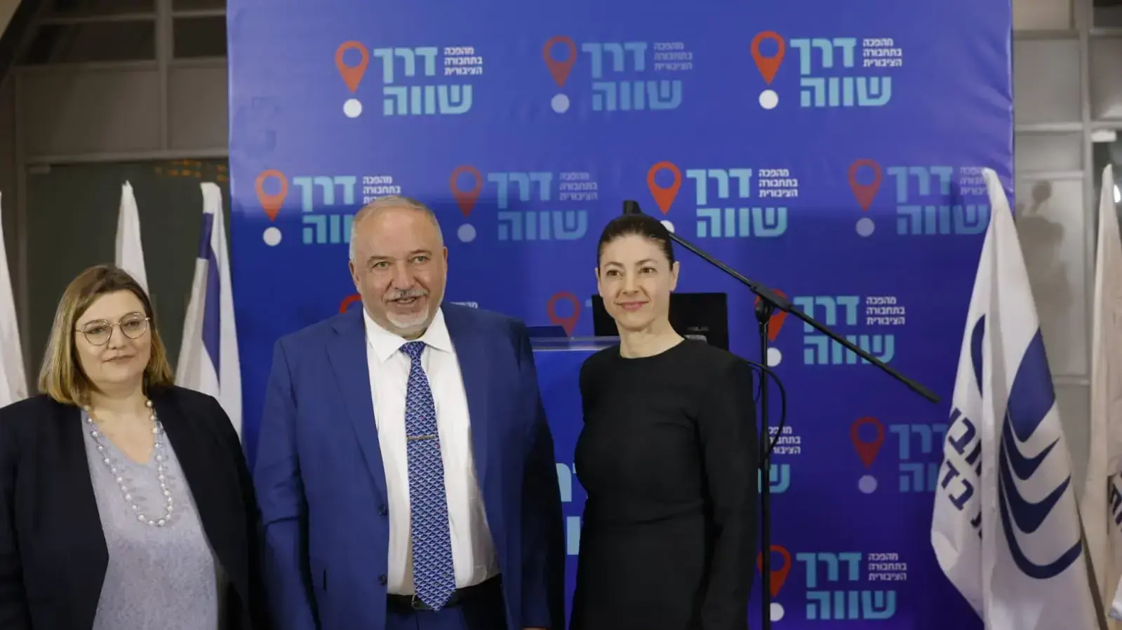 השרה מירב מיכאלי והשר אביגדור ליברמן במסיבת העיתונאים בנושא הרפורמה בתחבורה הציבורית השרה מירב מיכאלי והשר אביגדור ליברמן במסיבת העיתונאים בנושא הרפורמה בתחבורה הציבורית