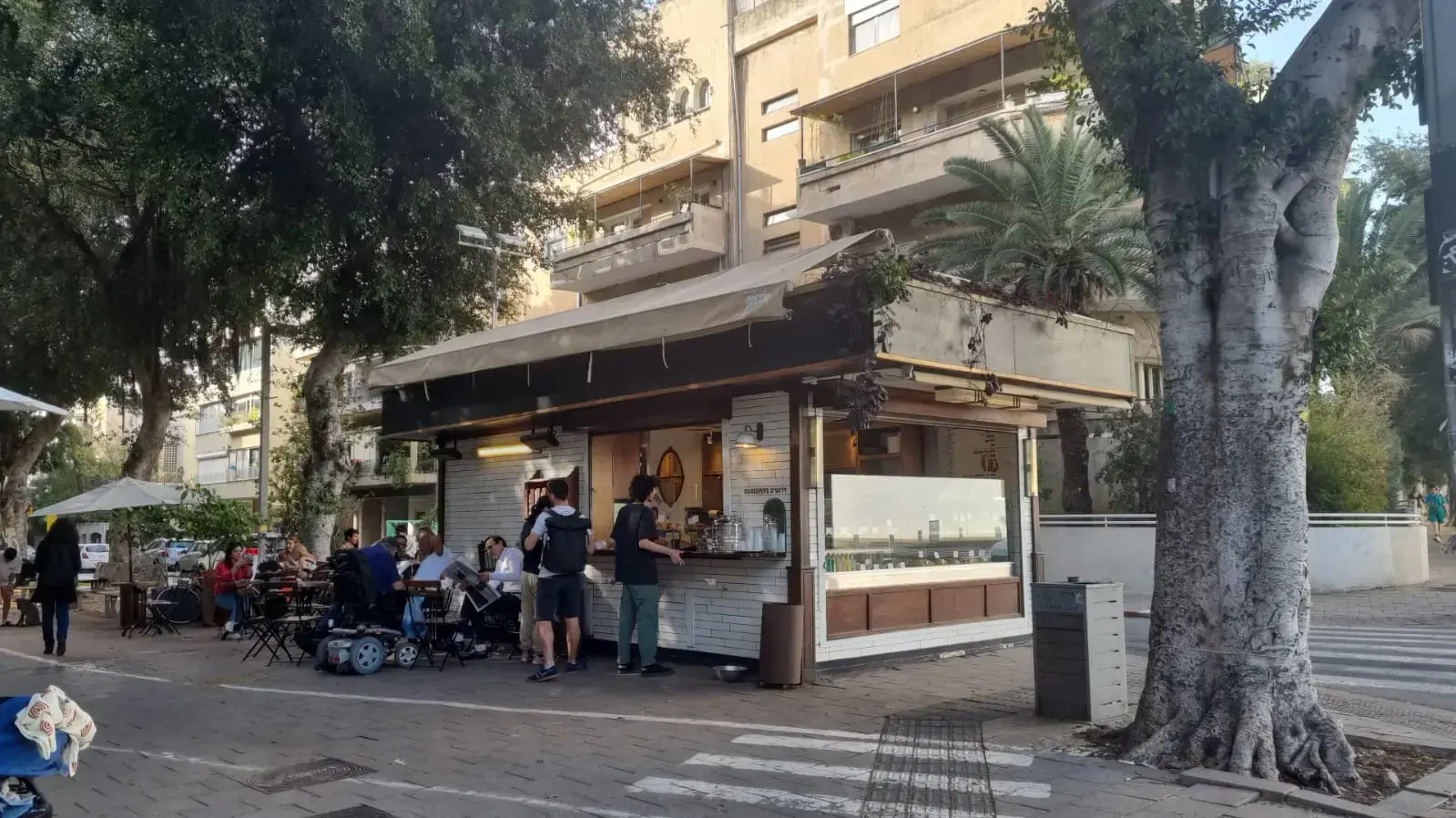 בית קפה ווי לייק יו טו, תל אביב. 06 באפריל 2022 בית קפה ווי לייק יו טו, תל אביב. 06 באפריל 2022