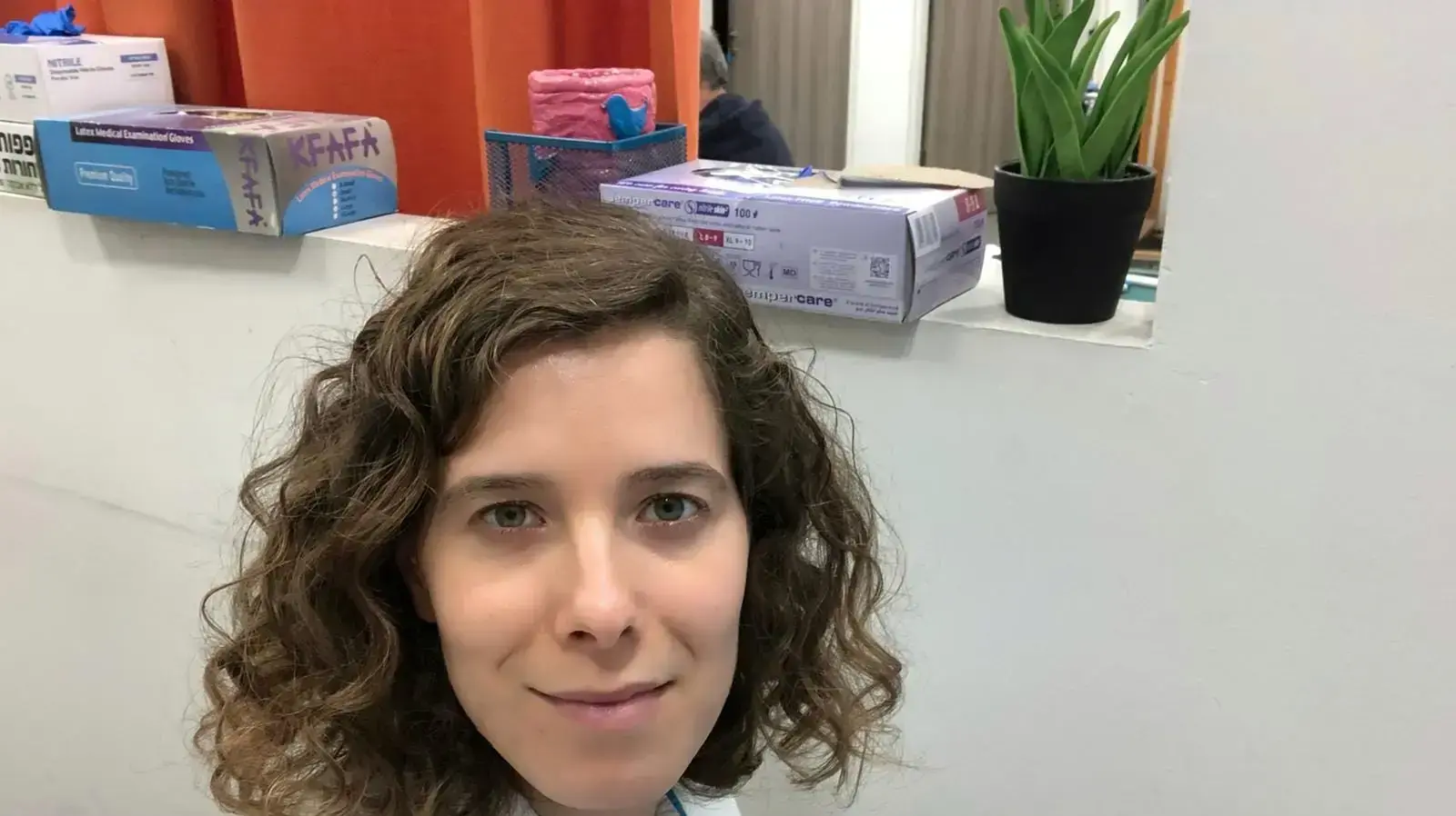 נועה כהן מרפאה בעיסוק במרכז השיקום "עזרה למרפא" ומנחת "פורום בני משפחה ומטפלים" במסגרת עמותת פרקינסון בישראל נועה כהן מרפאה בעיסוק במרכז השיקום "עזרה למרפא" ומנחת "פורום בני משפחה ומטפלים" במסגרת עמותת פרקינסון בישראל