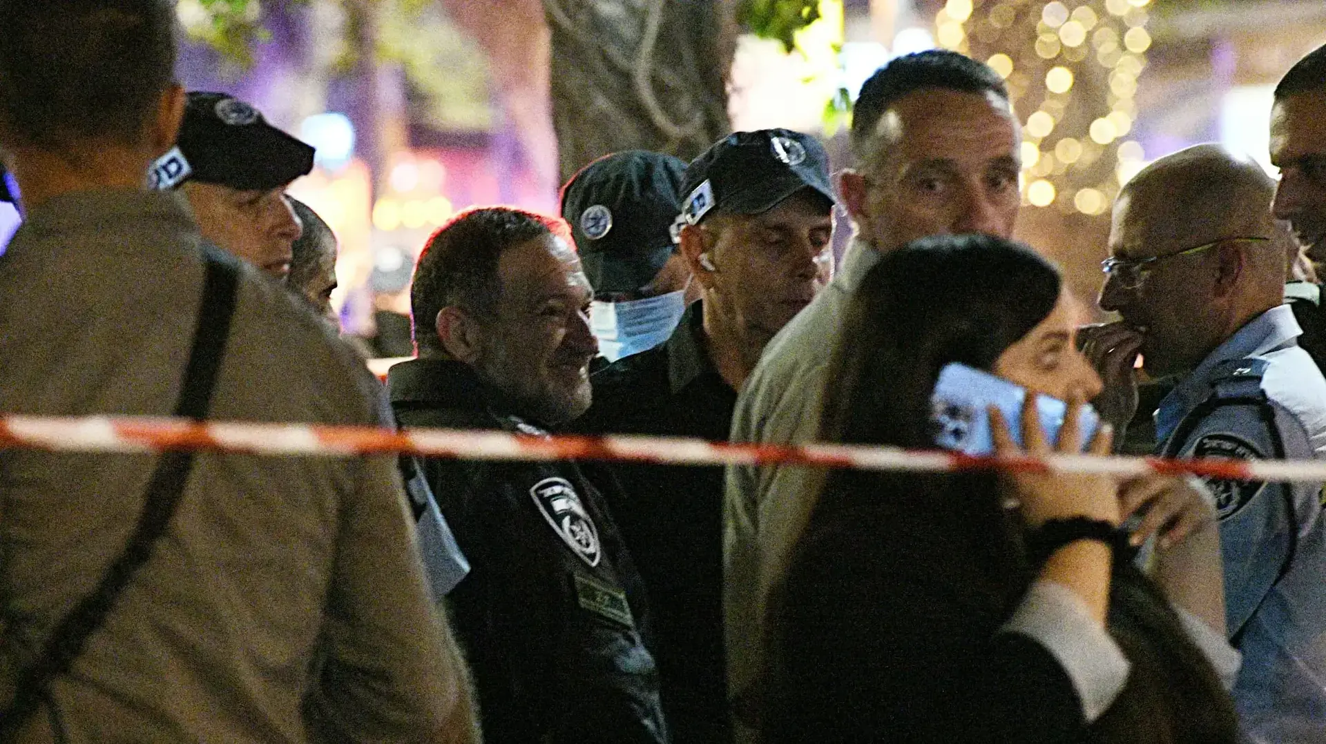 מפכ"ל המשטרה קובי שבתאי בזירת פיגוע ברחוב דיזנגוף תל אביב, 7 באפריל 2022 מפכ"ל המשטרה קובי שבתאי בזירת פיגוע ברחוב דיזנגוף תל אביב, 7 באפריל 2022