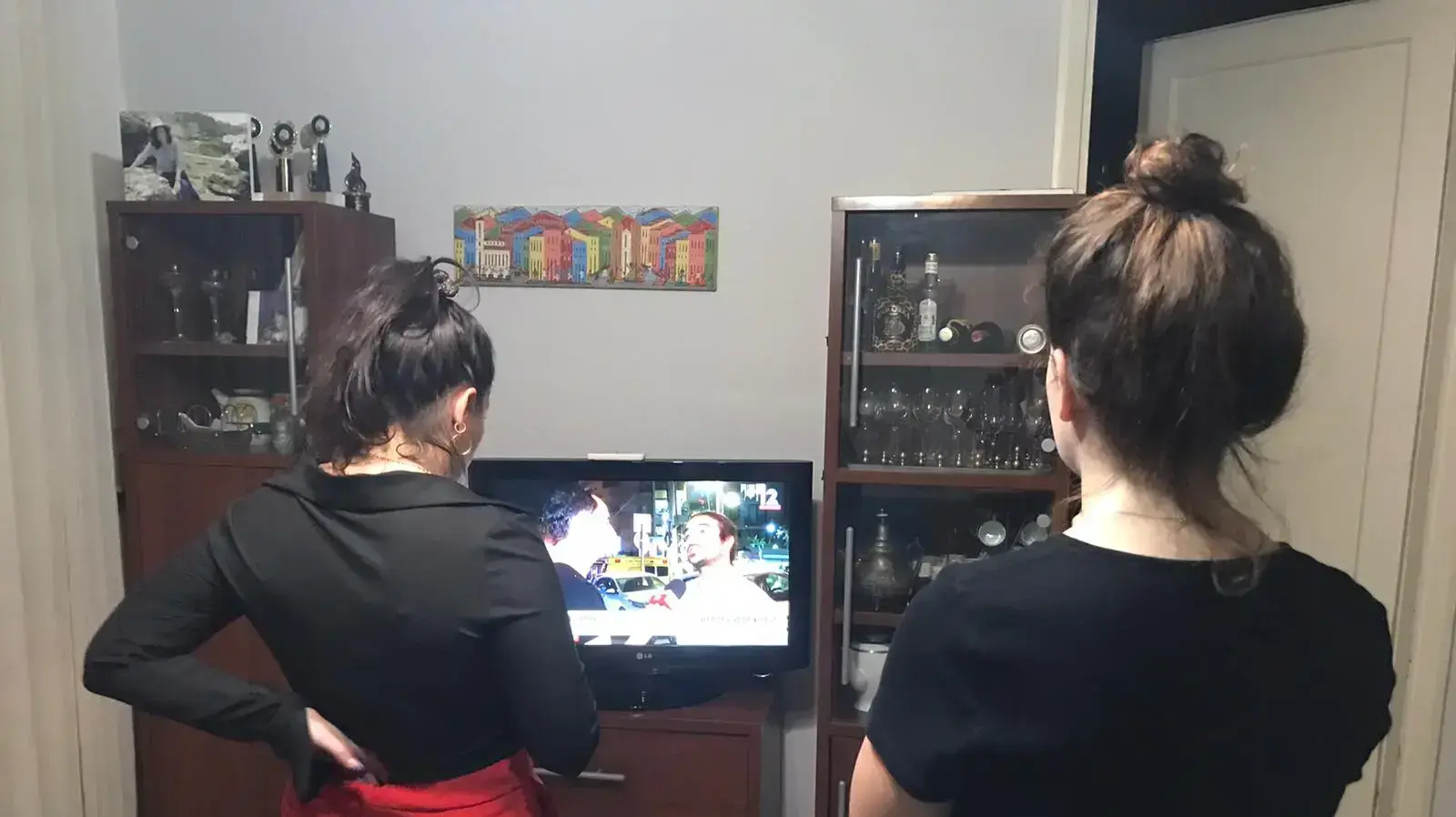 תושבות תל אביב לאחר הפיגוע ברחוב דיזנגוף בתל אביב, 8 באפריל 2022 תושבות תל אביב לאחר הפיגוע ברחוב דיזנגוף בתל אביב, 8 באפריל 2022