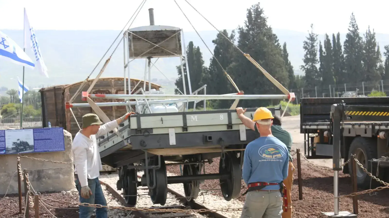 הקרונוע האווירי המשוחזר מוצב בתחנת הרכבת ההיסטורית בצמח הקרונוע האווירי המשוחזר מוצב בתחנת הרכבת ההיסטורית בצמח
