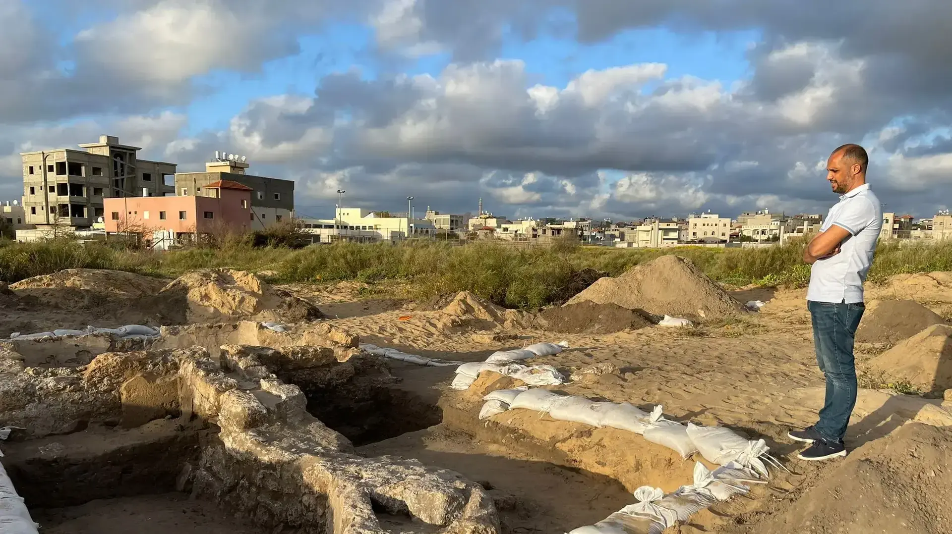 עתיקות שהתגלו במסגרת פרויקט בנייה בג'סר א-זרקא