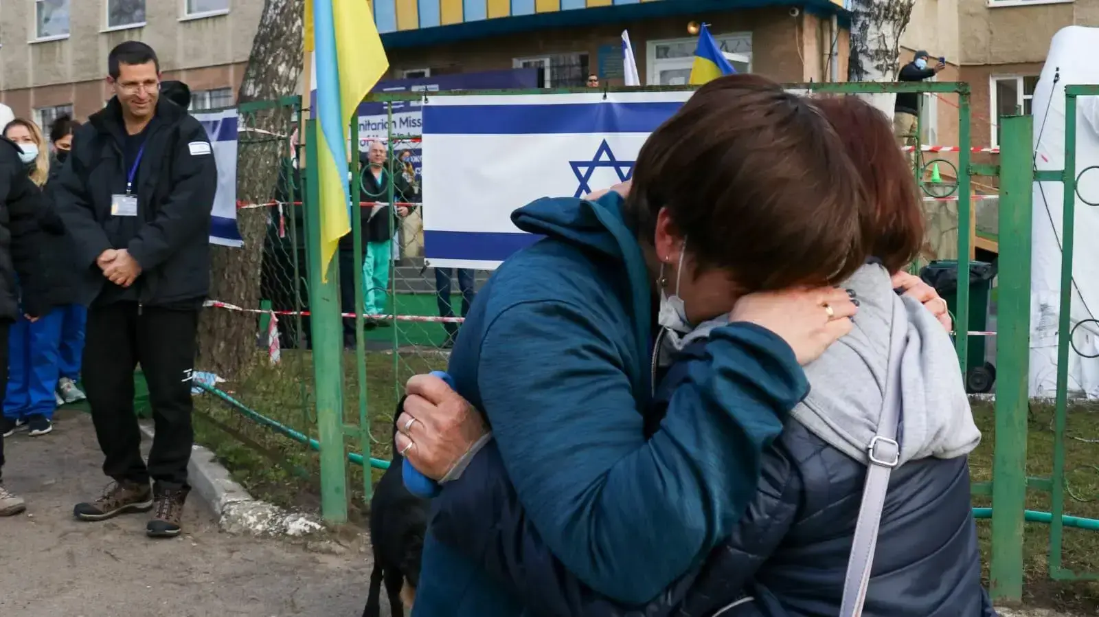 איחוד מרגש בין רופאה בבית החולים שדה "כוכב מאיר" לבין אמה שחולצה מאזור קרב באוקראינה
איחוד מרגש בין רופאה בבית החולים שדה "כוכב מאיר" לבין אמה שחולצה מאזור קרב באוקראינה