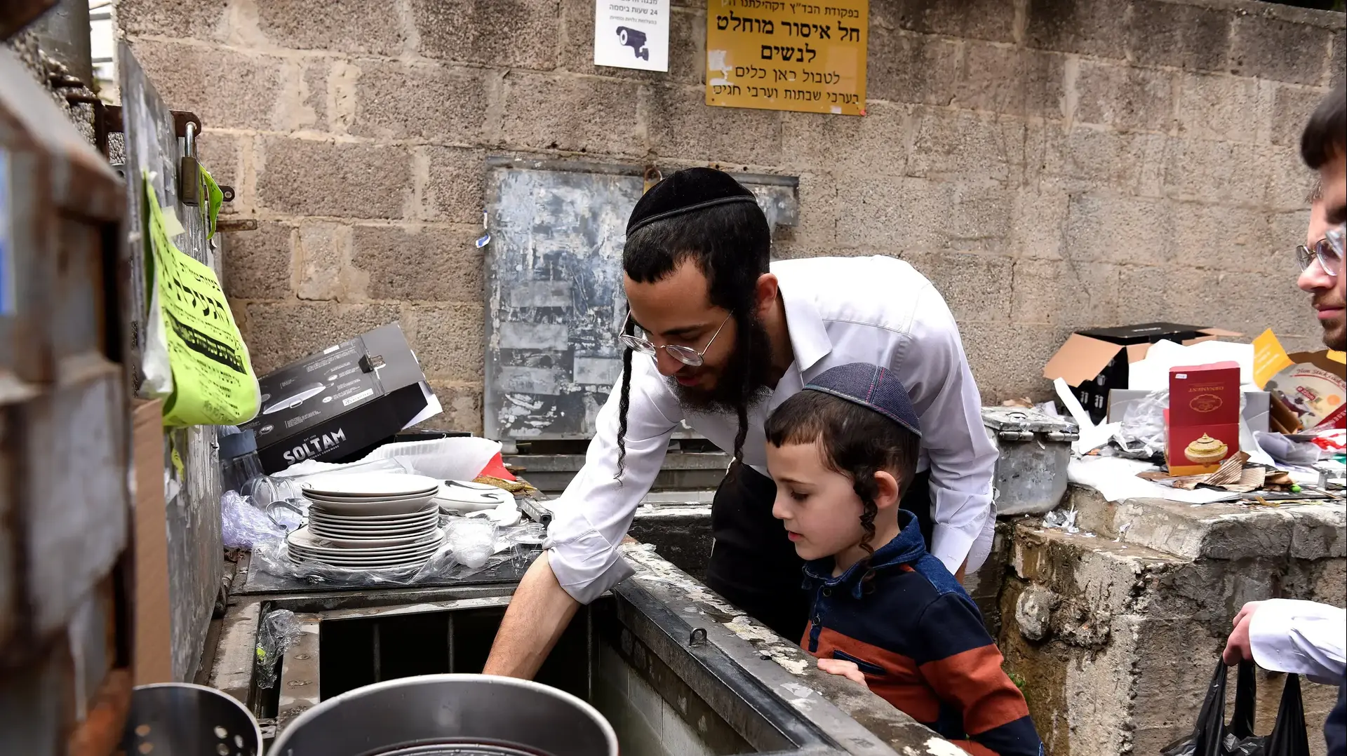 הגעלת כלים בבני ברק 13 באפריל 2022 הגעלת כלים בבני ברק 13 באפריל 2022