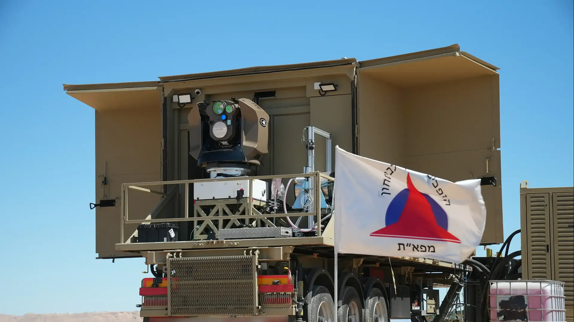 חטיבת המו"פ במפא"ת במשרד הביטחון וחברת רפאל השלימו בהצלחה סדרת ניסויים פורצת דרך במערכת יירוט באמצעות לייזר חטיבת המו"פ במפא"ת במשרד הביטחון וחברת רפאל השלימו בהצלחה סדרת ניסויים פורצת דרך במערכת יירוט באמצעות לייזר