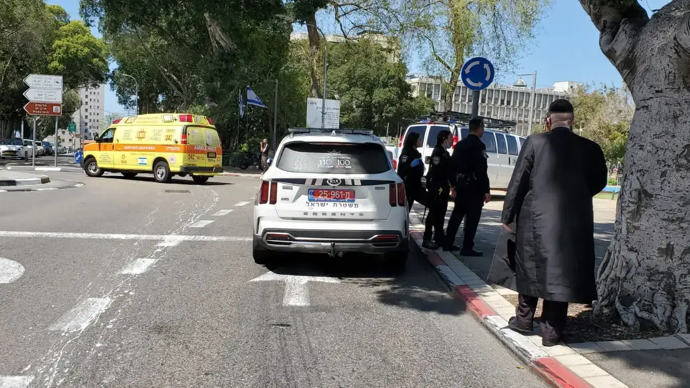 זירת תקרית בחיפה בה נדקר גבר על ידי צעירה ערביה. 15 באפריל 2022 זירת תקרית בחיפה בה נדקר גבר על ידי צעירה ערביה. 15 באפריל 2022