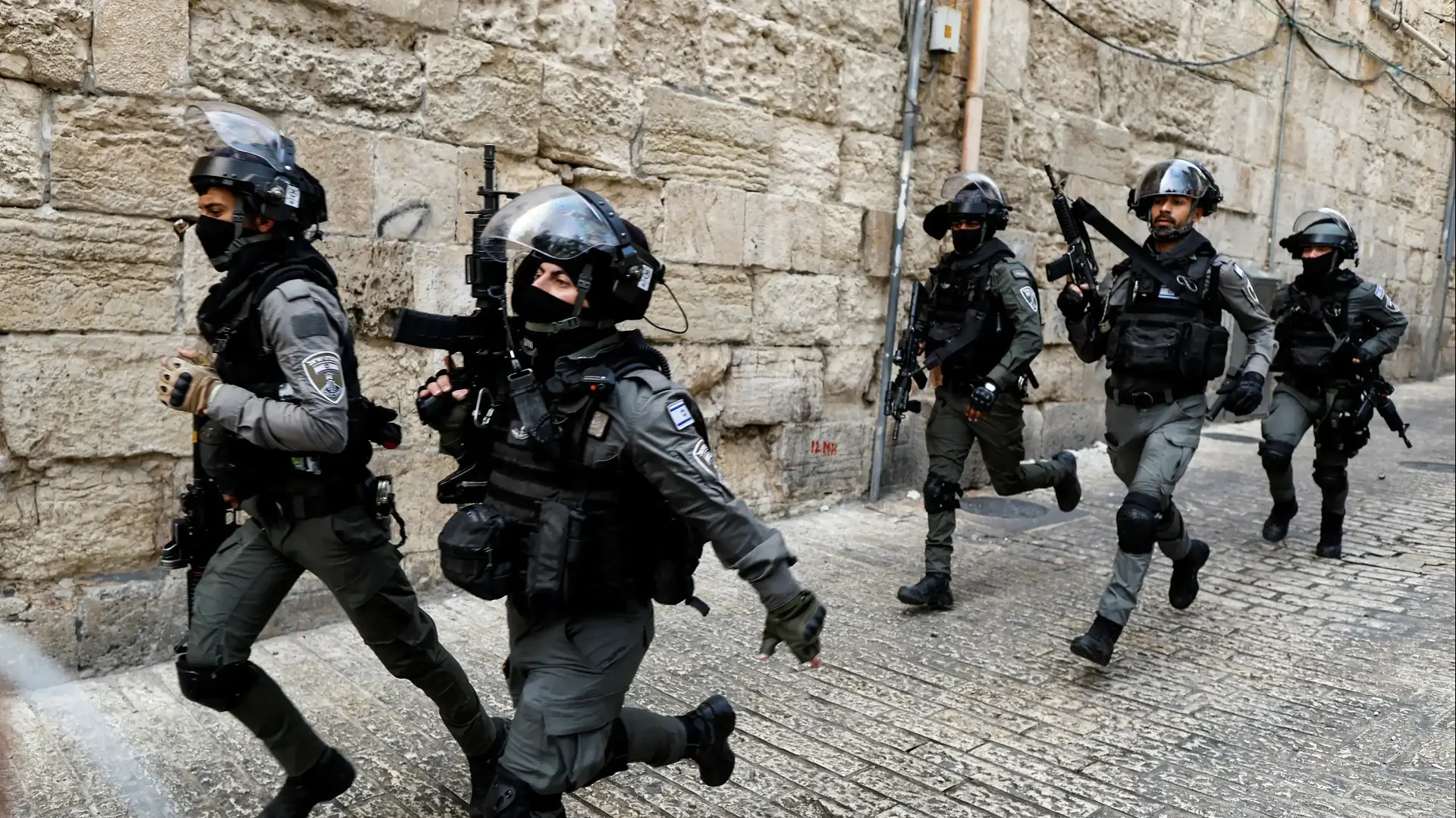 כוחות משטרה בעיר העתיקה 17 באפריל 2022 כוחות משטרה בעיר העתיקה 17 באפריל 2022