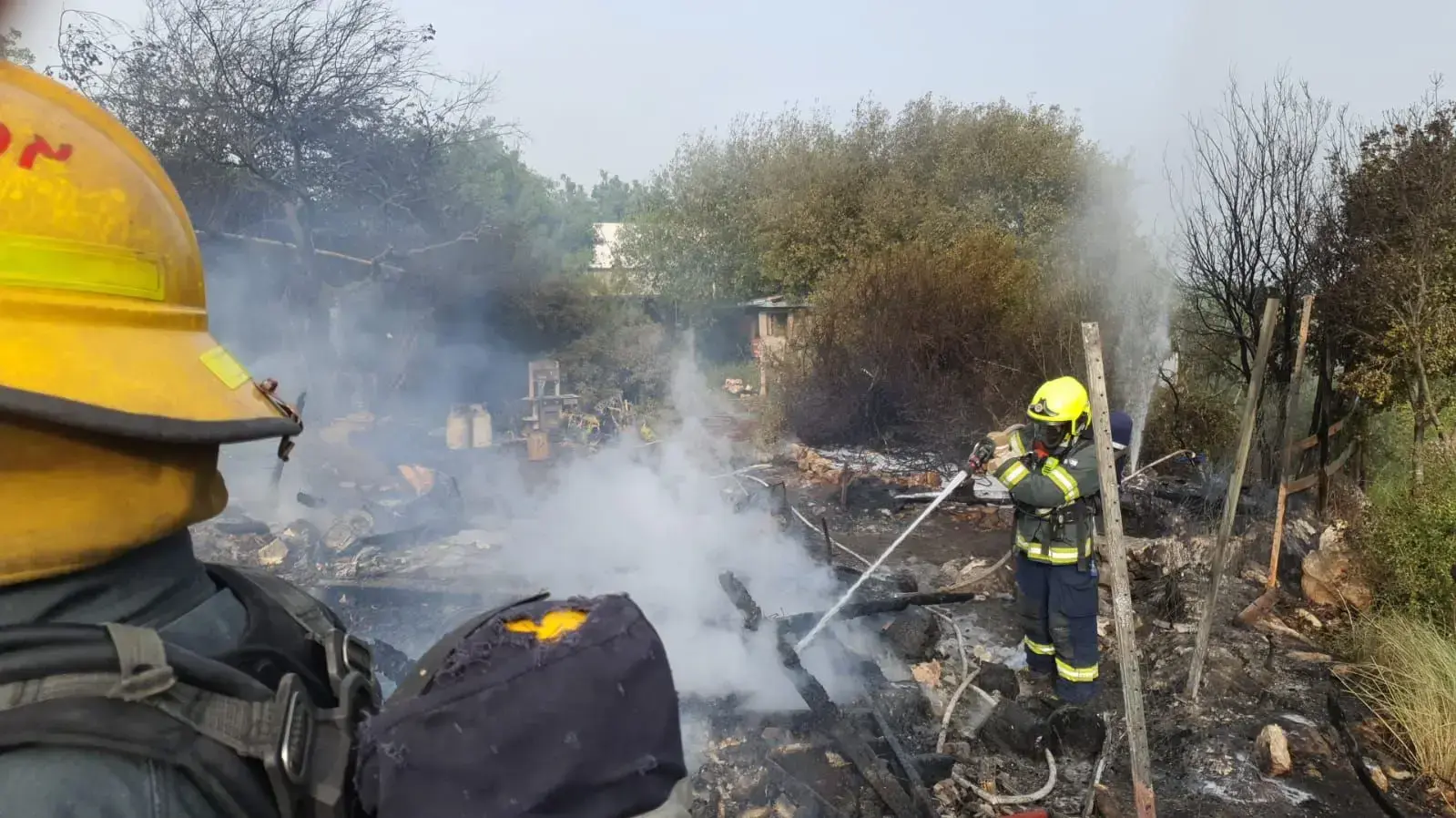 ילדה נספתה בשריפת בית בישוב אדמה, כפר אקולוגי בגליל המערבי. 18 באפריל 2022 ילדה נספתה בשריפת בית בישוב אדמה, כפר אקולוגי בגליל המערבי. 18 באפריל 2022