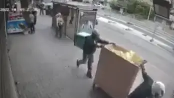 תיעוד ממצלמות אבטחה של שוד חנות התכשיטים בחולון 19 באפריל 2022 תיעוד ממצלמות אבטחה של שוד חנות התכשיטים בחולון 19 באפריל 2022