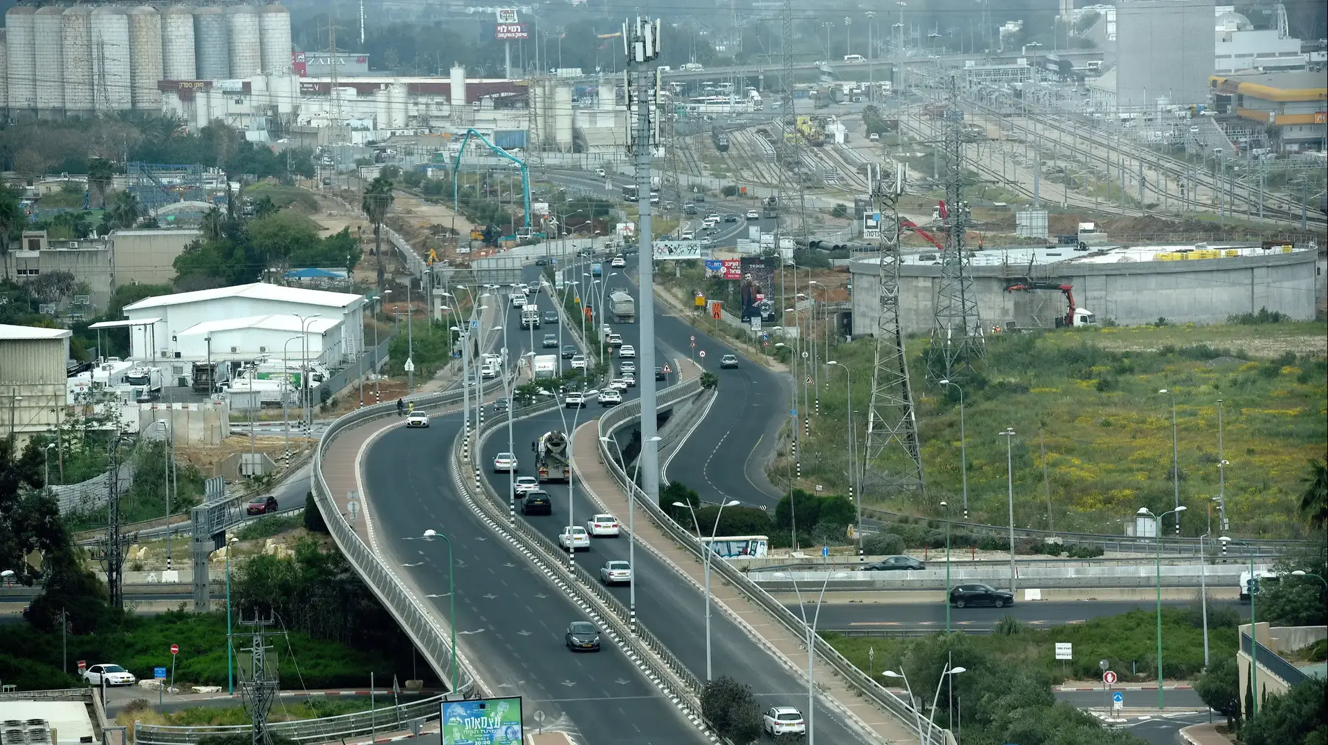מפעל דובק פתח תקווה על כביש 4 