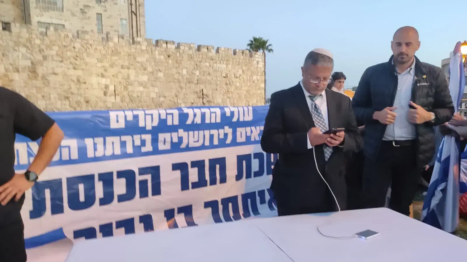 הלשכה הזמנית של איתמר בן גביר סמוך לשכר שכם 20 באפריל 2022 הלשכה הזמנית של איתמר בן גביר סמוך לשכר שכם 20 באפריל 2022