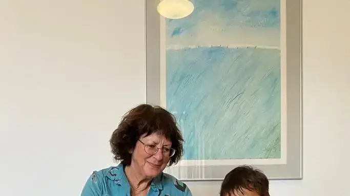 דמי בן חורין עם אשתו דליה ומשפחתם, שיר לכת דמי בן חורין עם אשתו דליה ומשפחתם, שיר לכת