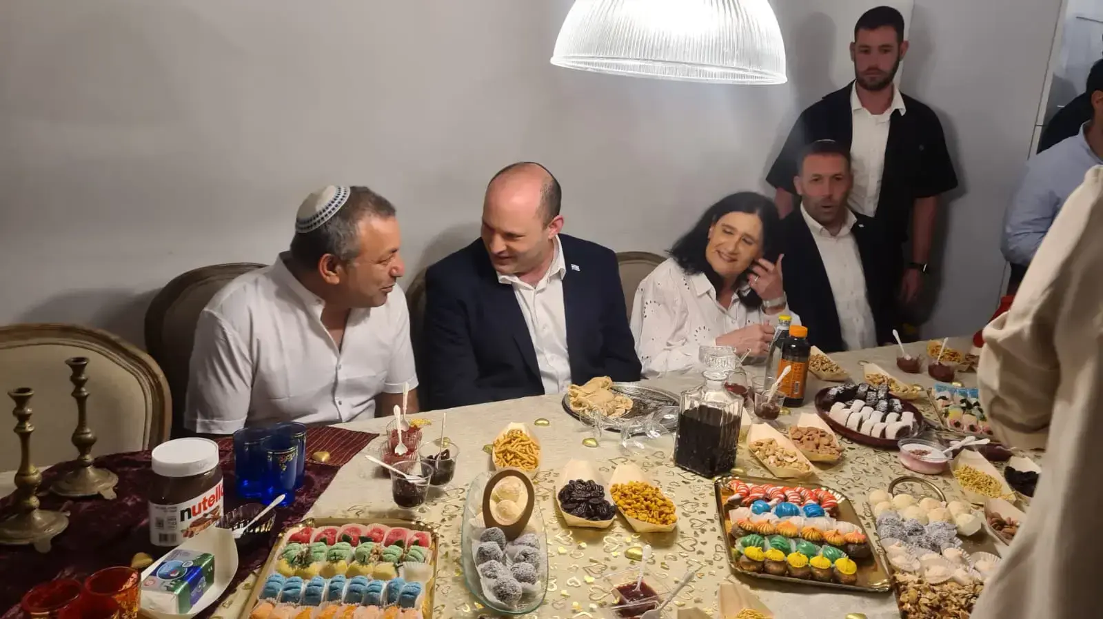 ראש הממשלה נפתלי בנט חוגג מימונה 23 באפריל ראש הממשלה נפתלי בנט חוגג מימונה 23 באפריל