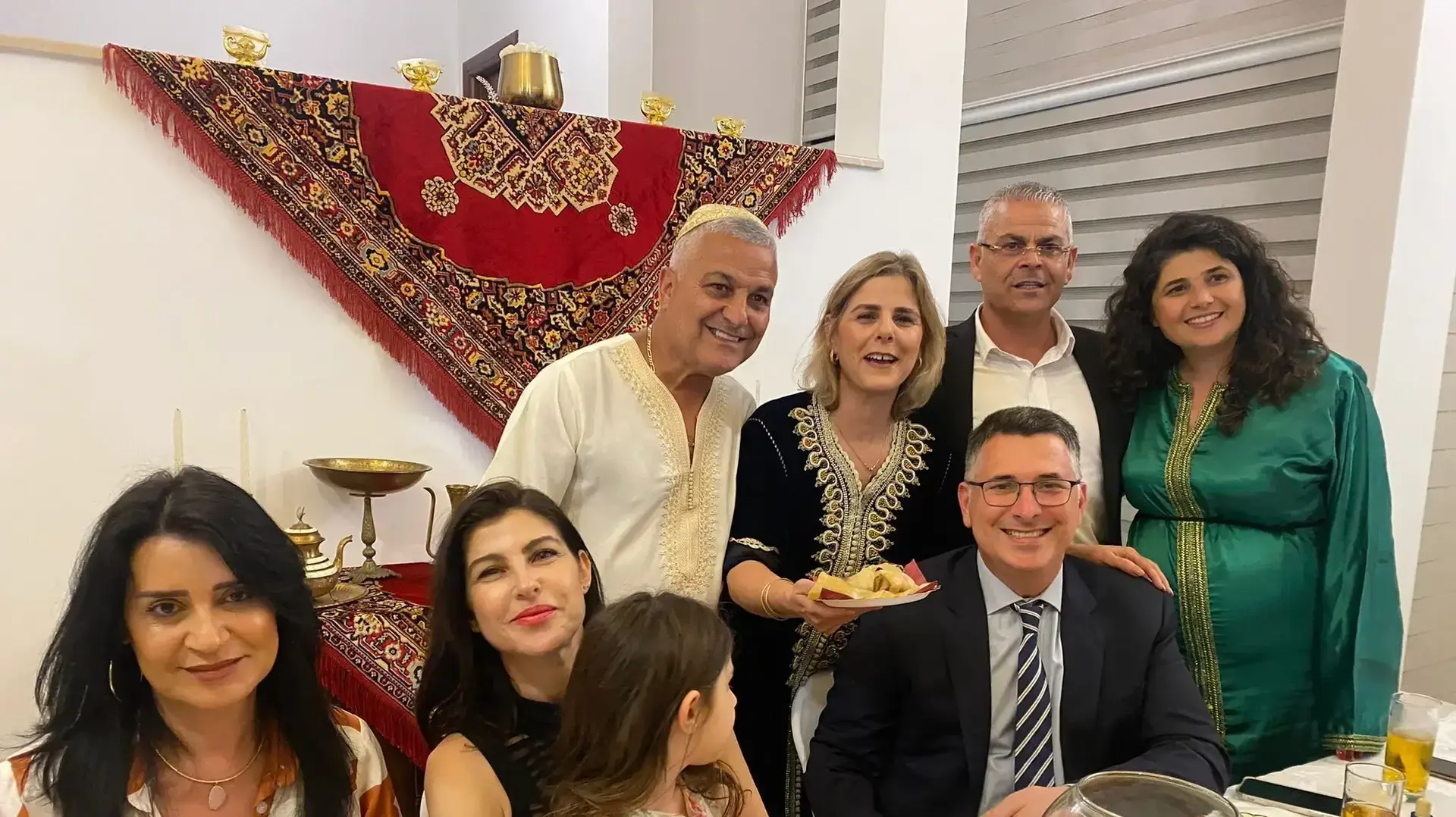 גדעון סער במימונה בבית משפחת בוסקילה באשקלון, 23 באפריל 2022 גדעון סער במימונה בבית משפחת בוסקילה באשקלון, 23 באפריל 2022