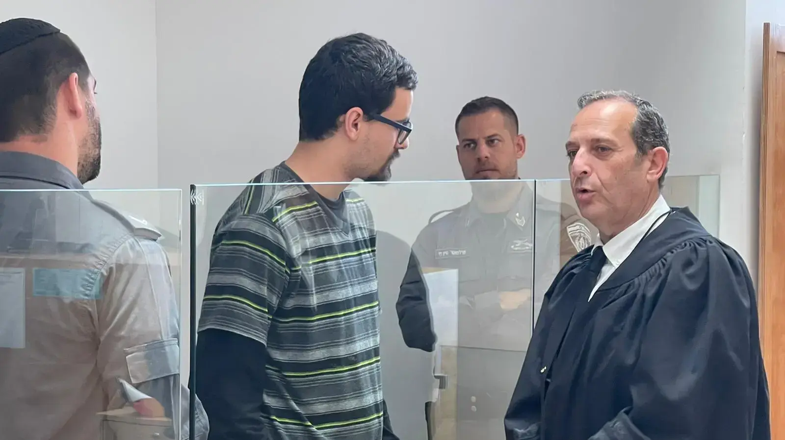 גזר דין,יואב בושמיץ, מתנדב בבית ספר שנאשם בעבירות מין בילדות בנות 6. בית המשפט המחוזי, חיפה, 27 באפריל 2022 גזר דין,יואב בושמיץ, מתנדב בבית ספר שנאשם בעבירות מין בילדות בנות 6. בית המשפט המחוזי, חיפה, 27 באפריל 2022